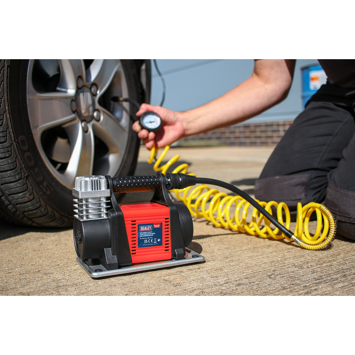 Sealey Heavy-Duty Tyre Inflator/Mini Air Compressor 12V MAC05