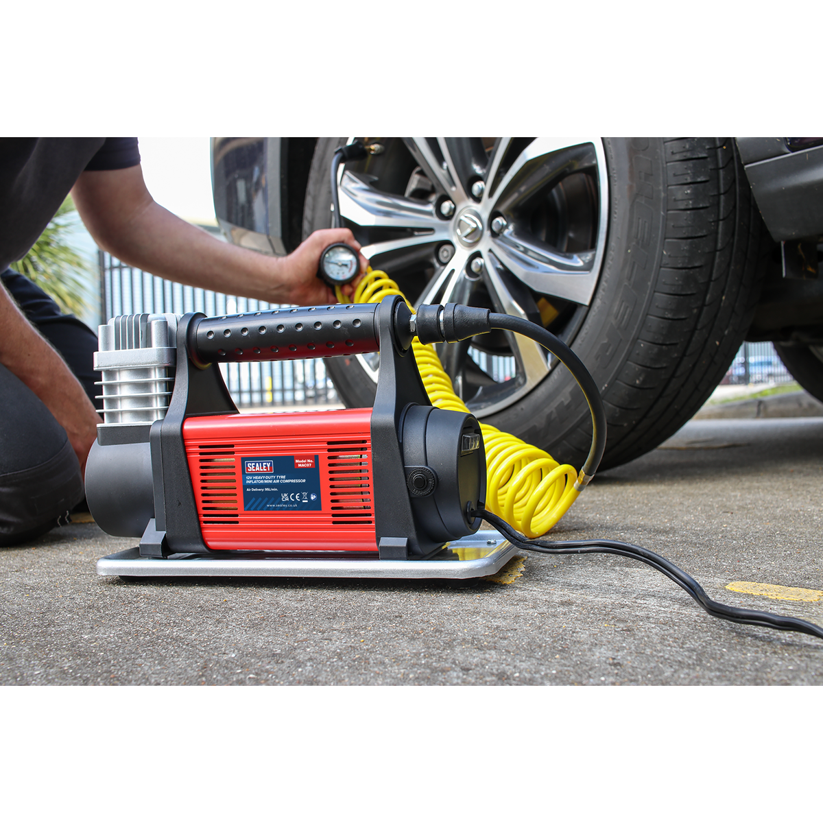 Sealey Heavy-Duty Tyre Inflator/Mini Air Compressor 12V MAC07
