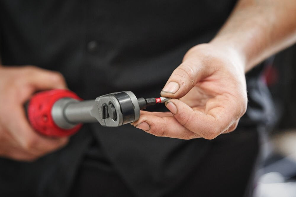 Milwaukee Pass Through Ratchet 2x 12v 2Ah REDLITHIUM Batteries M12FPTR-202X