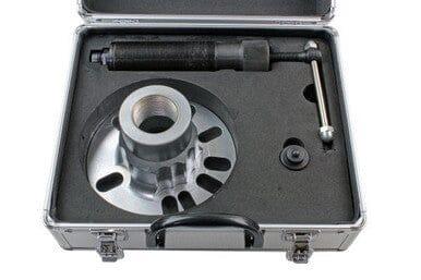 hydraulic hub wheel puller kit in foam-lined metal case