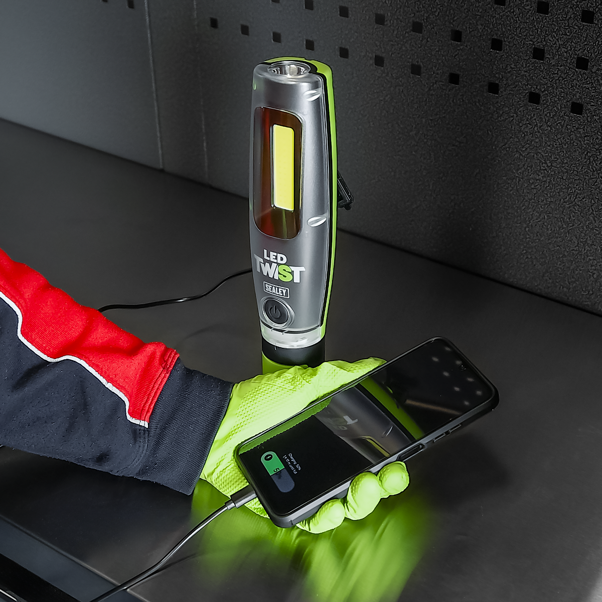 Sealey Rechargeable LED Twist® Inspection Light 20W COB + 3W SMD, 3000lm, Magnetic Base & Power Bank LED3001G