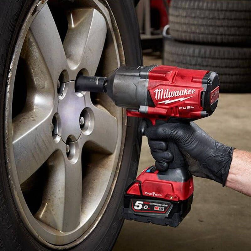 Milwaukee M18ONEFHIWF12-502X 18V One Key Fuel Brushless 1/2" Impact Wrench (2 x 5.0Ah RedLithium-Ion Batteries)